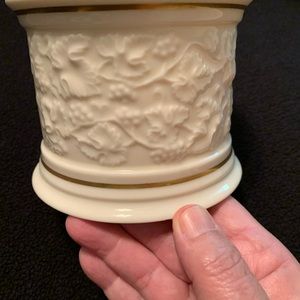 Lenox Grapevine round bowl with gold trim